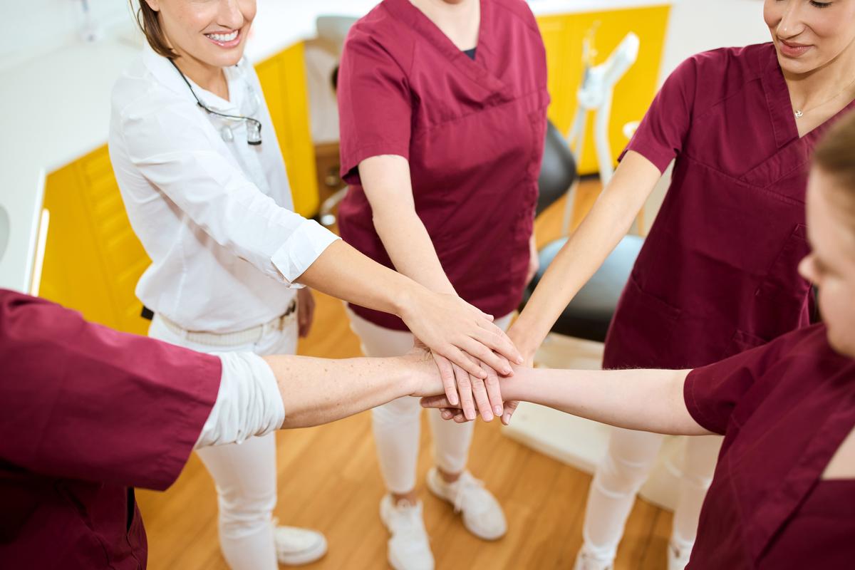 Zahnarztpraxis und Team – Dr. Julia Wilhelmy-Wunderlich